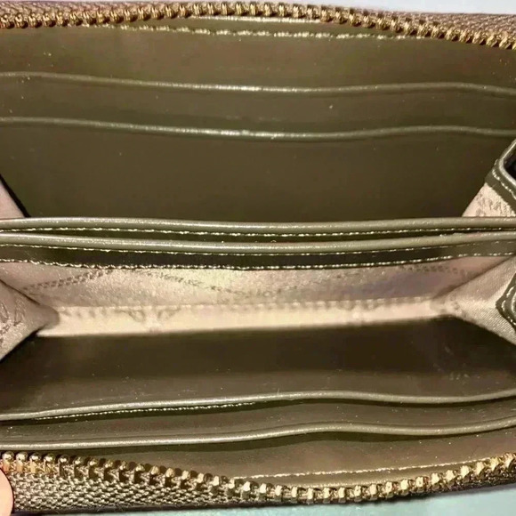 EUC 🔥Michael Kors Card Case Zipped Wallet - Picture 5 of 16